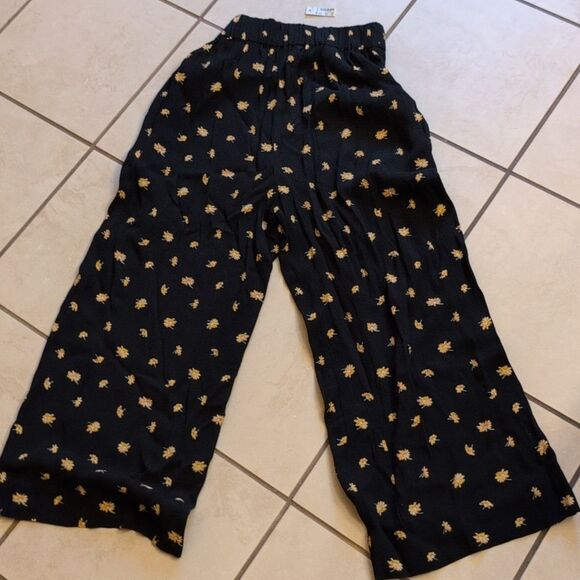 NWT Madewell Huston Pull-On Crop Pants in French Daisies Black Yellow Size S - Picture 3 of 13